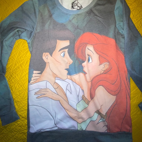 Disney Ariel & Eric top - Picture 1 of 4